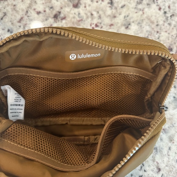 Lululemon everyday belt bag - Picture 2 of 2